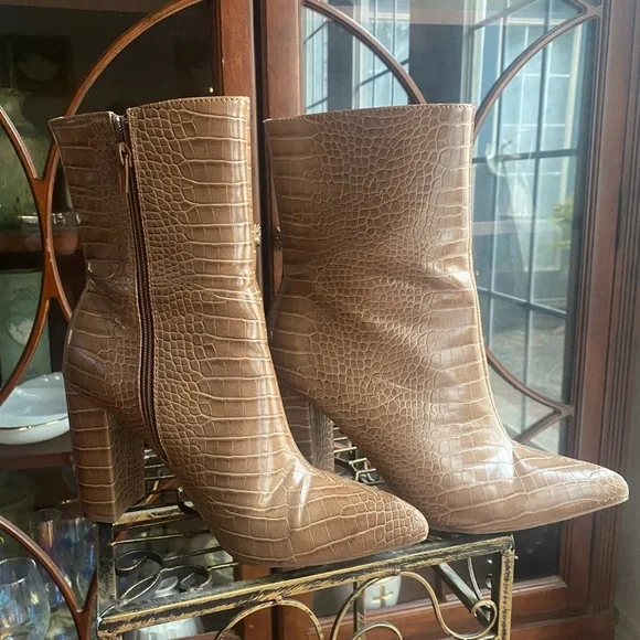 SnakeSkin Pointed Toe Tan Booties - Picture 4 of 5